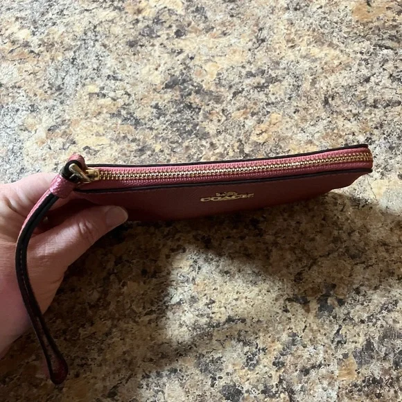 🌸 Coach Metallic Rose Pink Wristlet Pouch with Wrist Strap - Picture 4 of 7